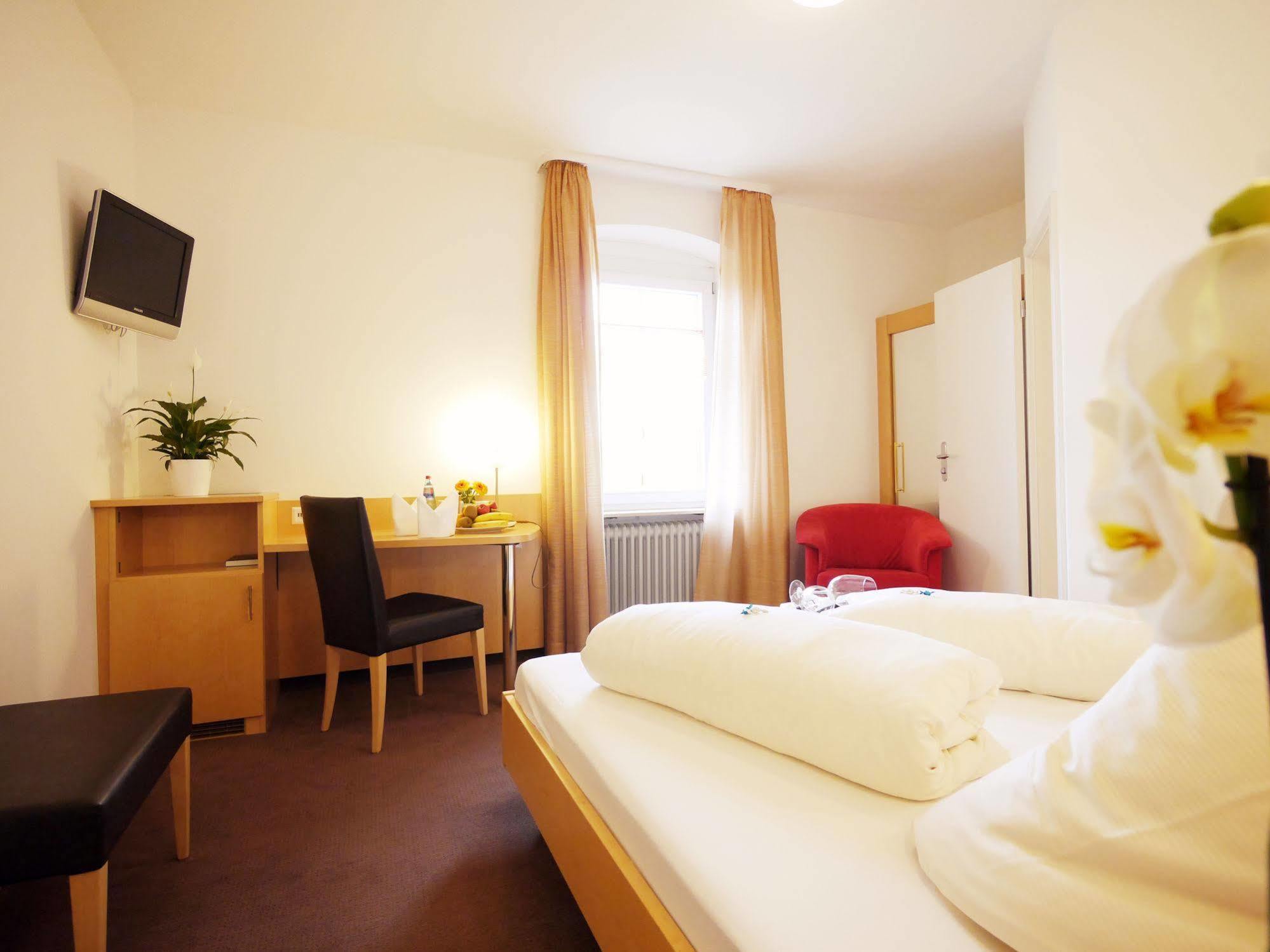 Kreuz-Post Hotel-Restaurant-Spa Vogtsburg Ngoại thất bức ảnh